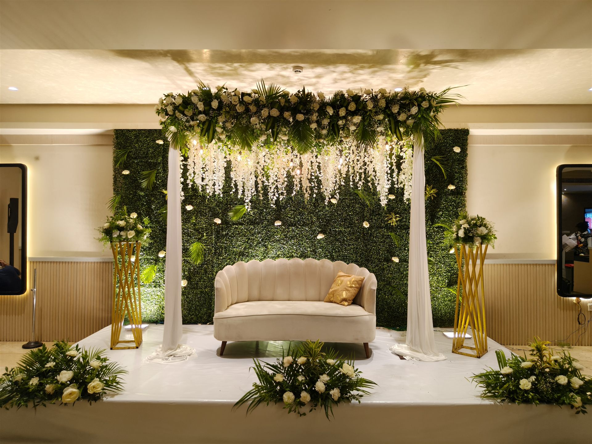 Grand wedding stage setup by Creative Splash event planners Chennai
