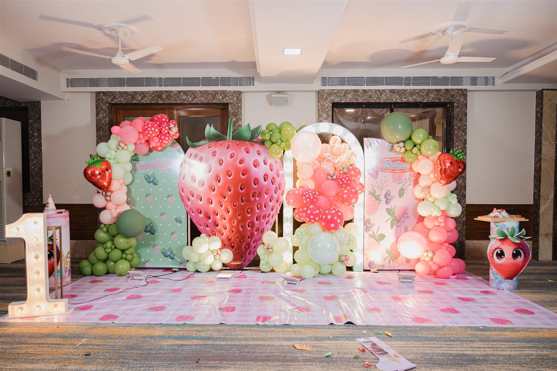 Intimate wedding reception décor by Creative Splash event planners